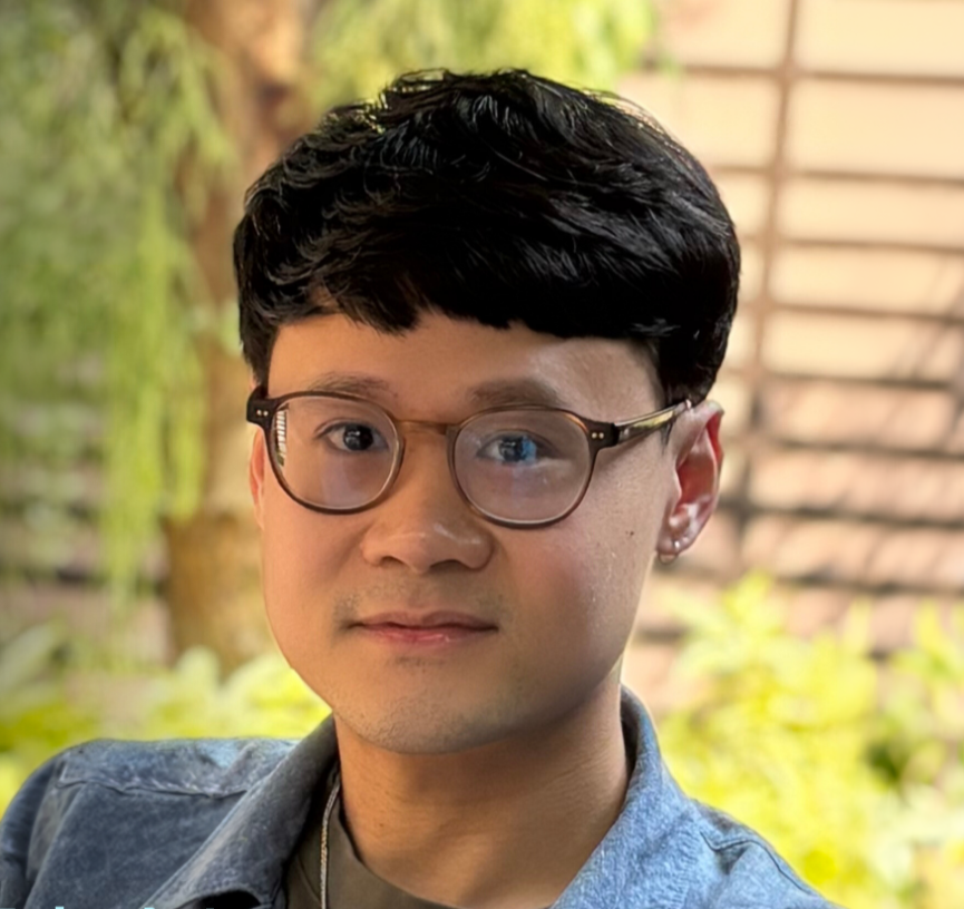 คุณโอ๊ต นรวีร บุษฎีกานต์